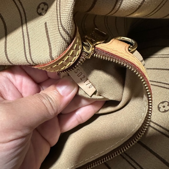 AUTHENTIC Pre-loved Louis Vuitton “Delightful” bag discontinued - Picture 5 of 9
